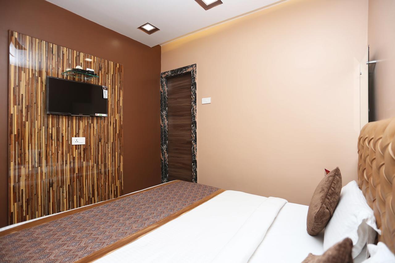 Oyo 11596 Sanjay Guest House Kanpur Exterior foto